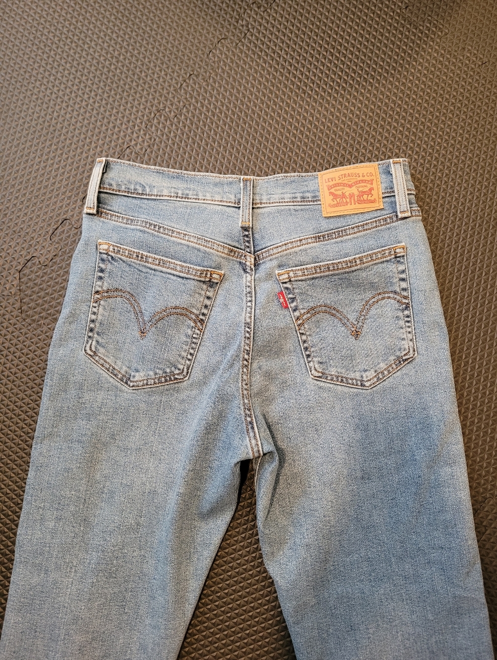 Levi's Light Blue Straight Leg Jeans - Picture 6 of 8